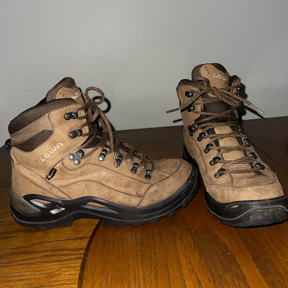 Lowa Renegade GTX wide size 8 - Picture 3 of 6